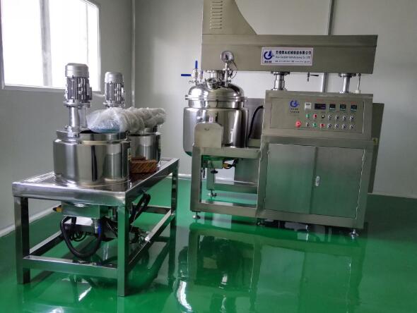 100L高剪切真空均质乳化机是如何运作的？