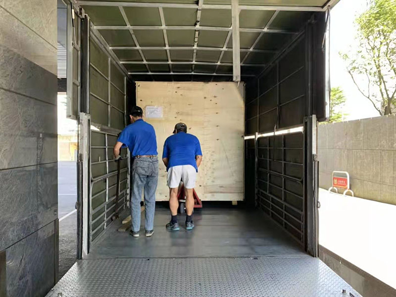 100L高粘稠物料真空行星搅拌机发货现场