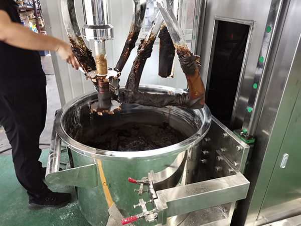 10L浆料粘合剂双行星搅拌机作业现场