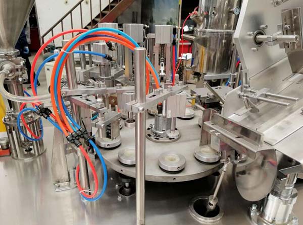 全自动液体塑料管灌装封尾机细节展示